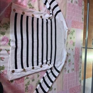 Long sleeve like sweater type shirt